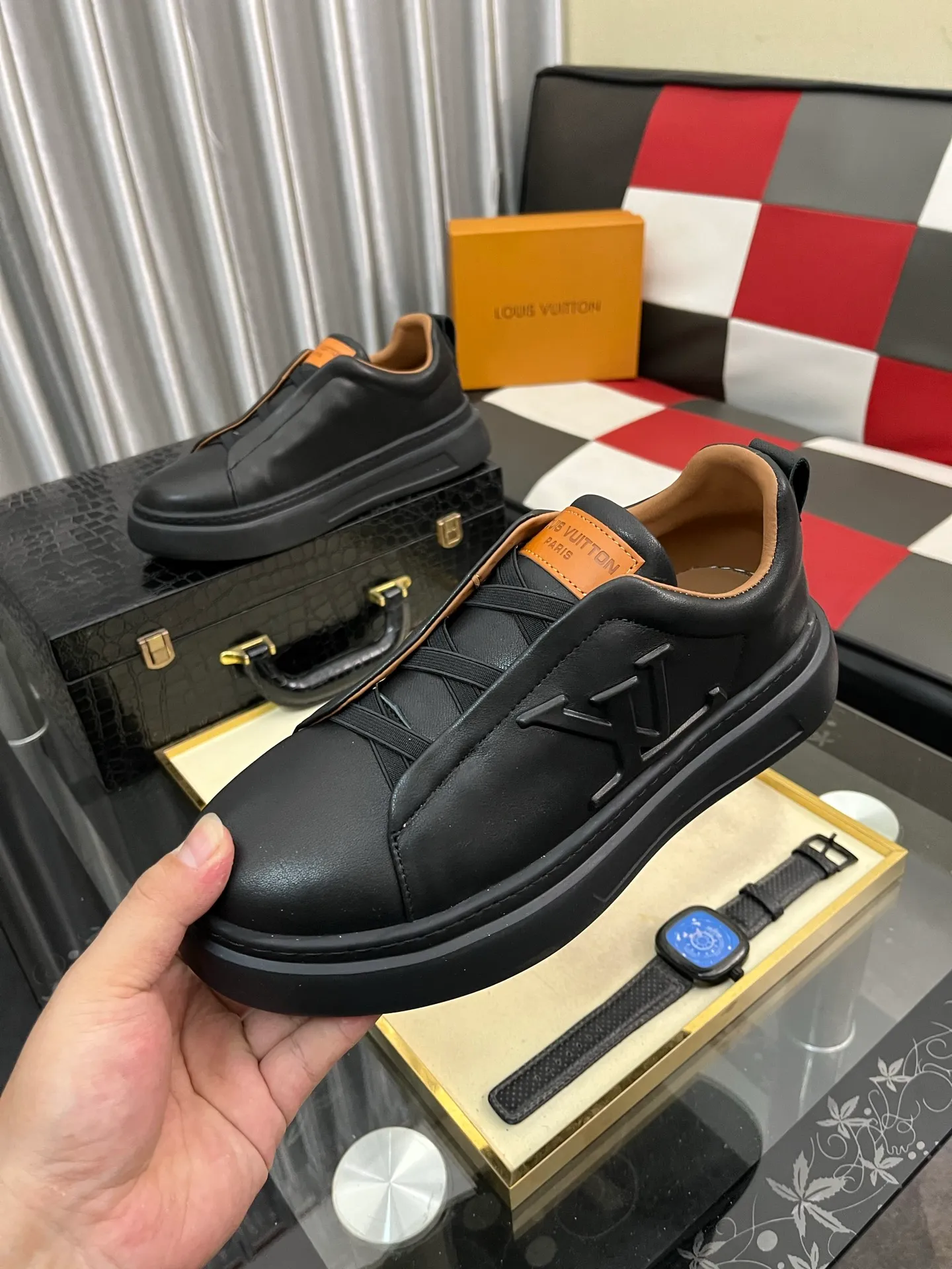 Men's shoes 💰480⌚️⌚️LV Louis Vuitton. The latest fashionable casual shoes are popular in physical stores. New spring and summer comfortable imported custom original cowhide, unique jacquard fabric element design. With sheepskin lining, Lv original bottom, [sun][sun] high-end packaging and high quality💪Details determine the quality, you can enter and leave the counter at will, the code number is 38-442️⃣colors available